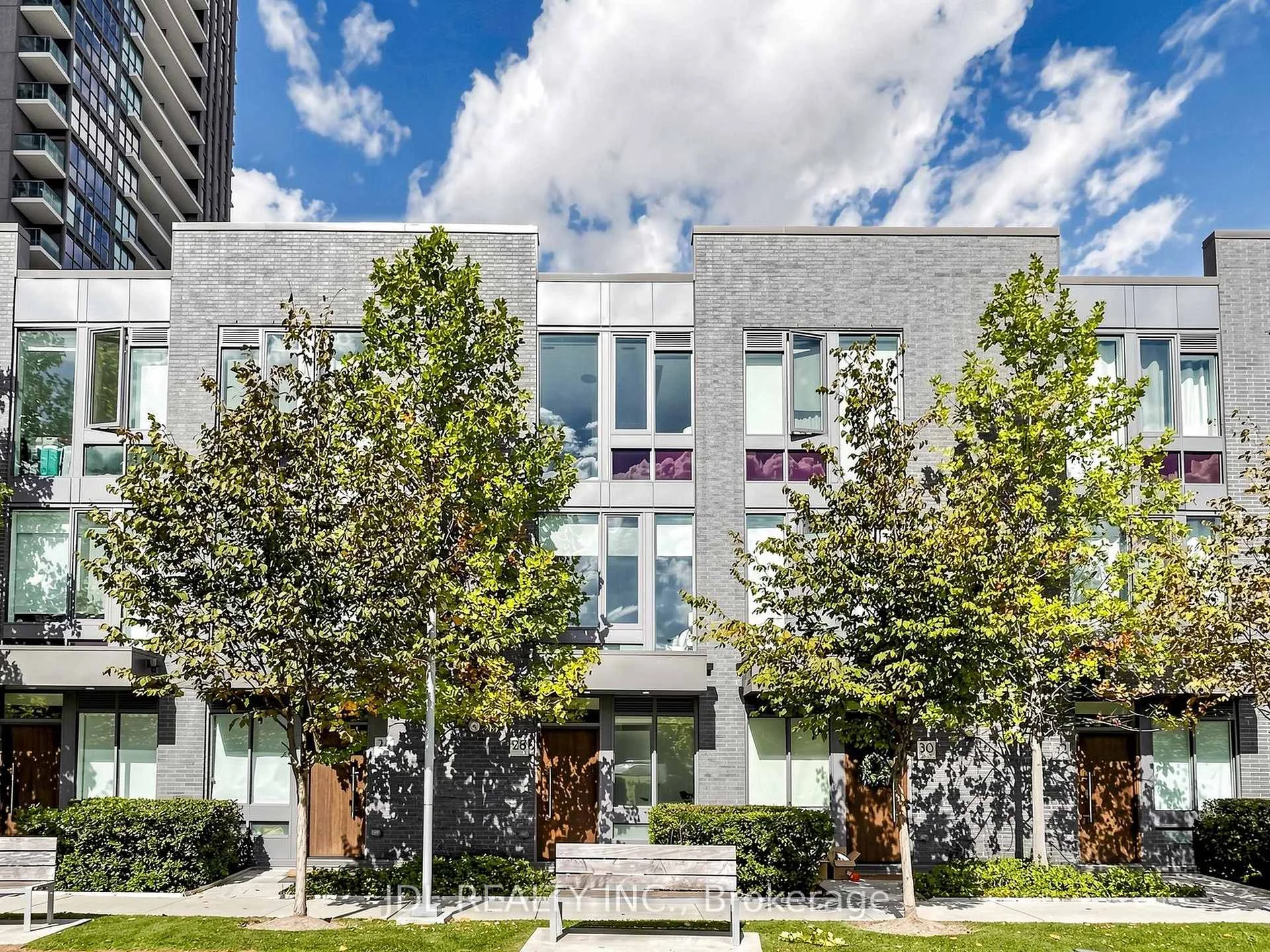Photo 3 of 28 Sonic Way, Toronto, Flemingdon Park — HOMEH