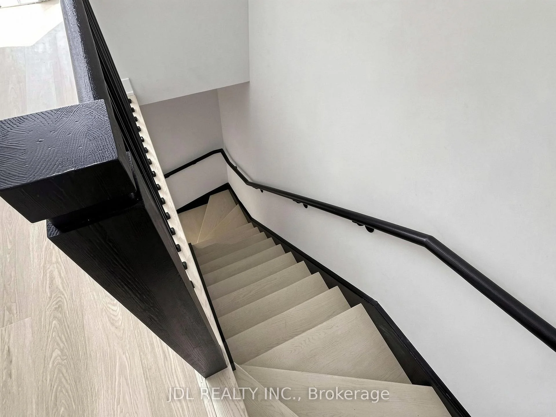 Photo 42 of 28 Sonic Way, Toronto, Flemingdon Park — HOMEH