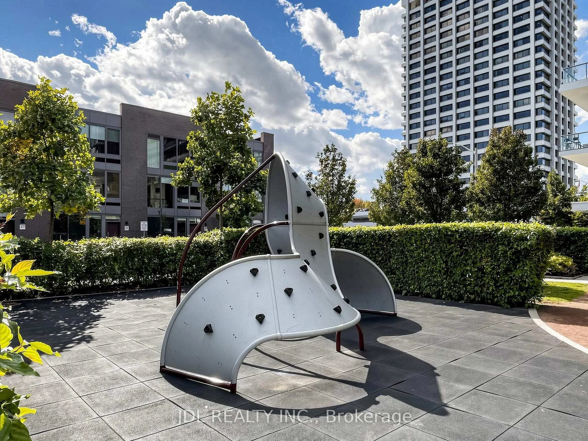 Photo 58 of 28 Sonic Way, Toronto, Flemingdon Park — HOMEH