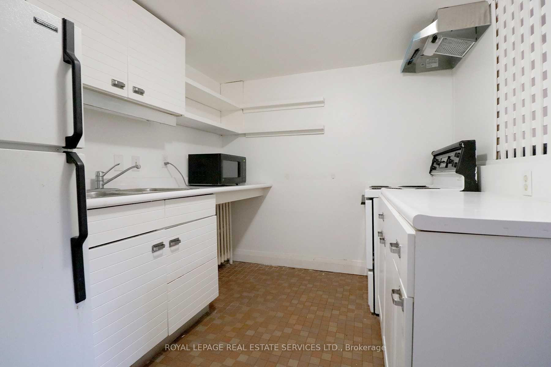 Photo 6 of Unit 2, 390 Huron Street, Toronto, University — HOMEH