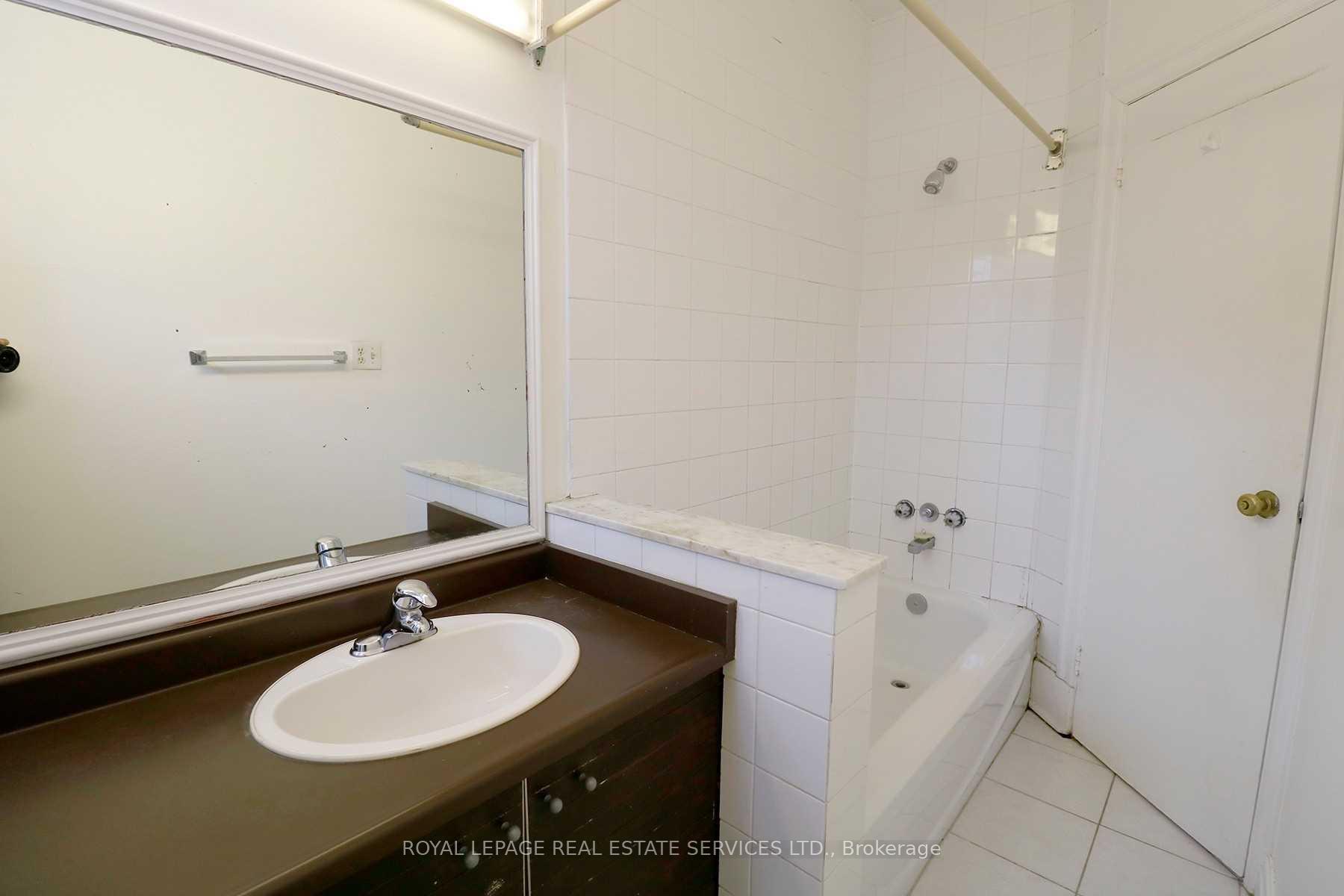 Photo 9 of Unit 2, 390 Huron Street, Toronto, University — HOMEH