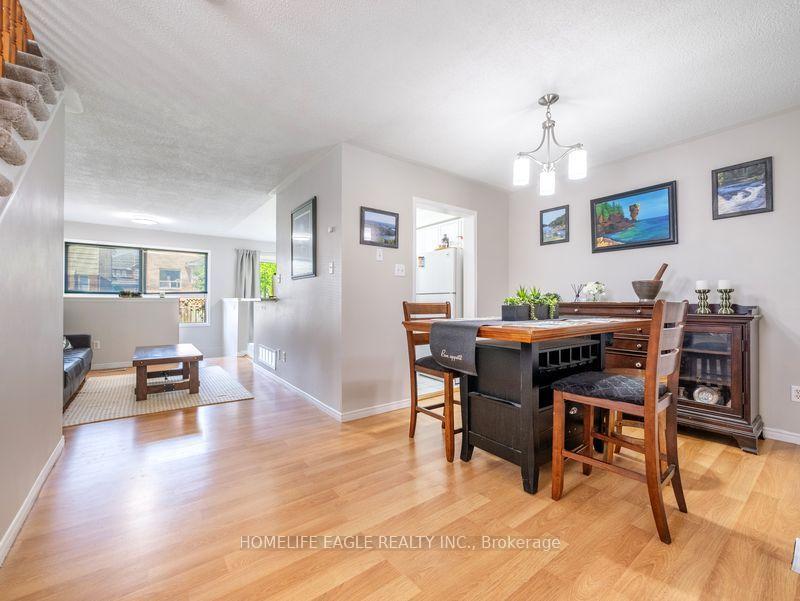 Photo 5 of 479 Heddle Crescent, Newmarket, Stonehaven-Wyndham — HOMEH