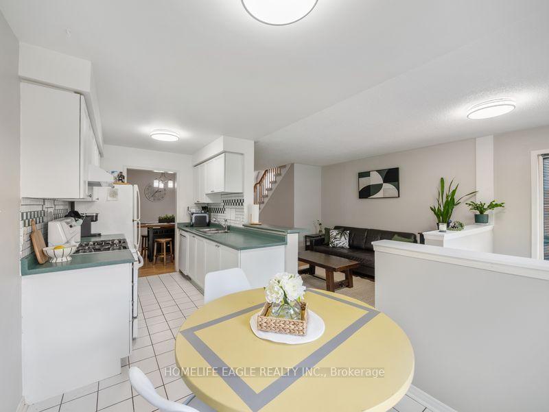 Photo 13 of 479 Heddle Crescent, Newmarket, Stonehaven-Wyndham — HOMEH