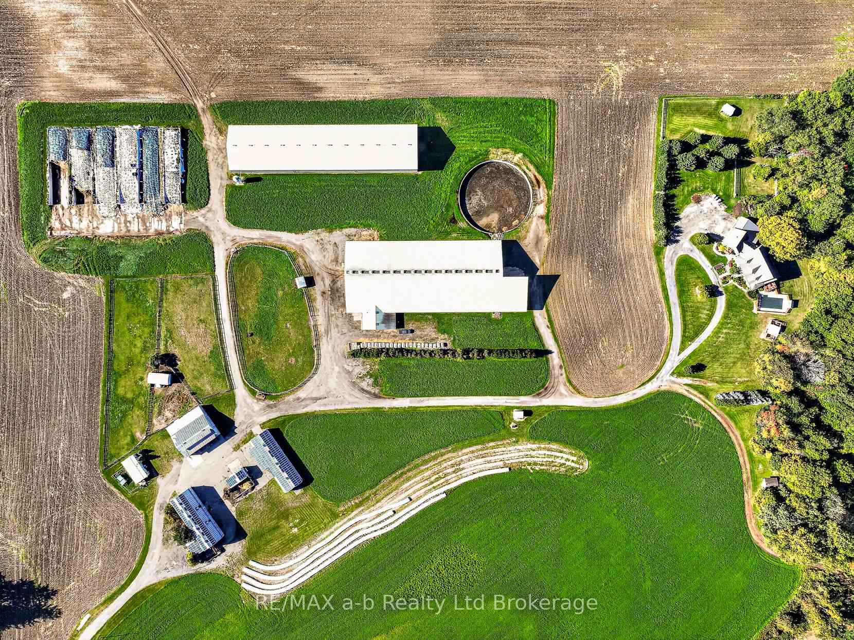 Photo 3 of 8806 Walkers Drive, Strathroy-Caradoc, Rural Strathroy-Caradoc — HOMEH