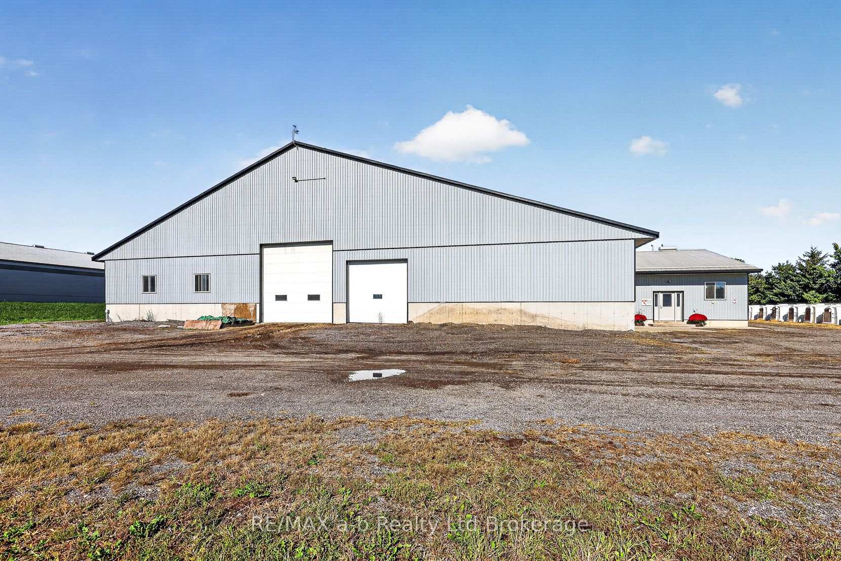 Photo 5 of 8806 Walkers Drive, Strathroy-Caradoc, Rural Strathroy-Caradoc — HOMEH