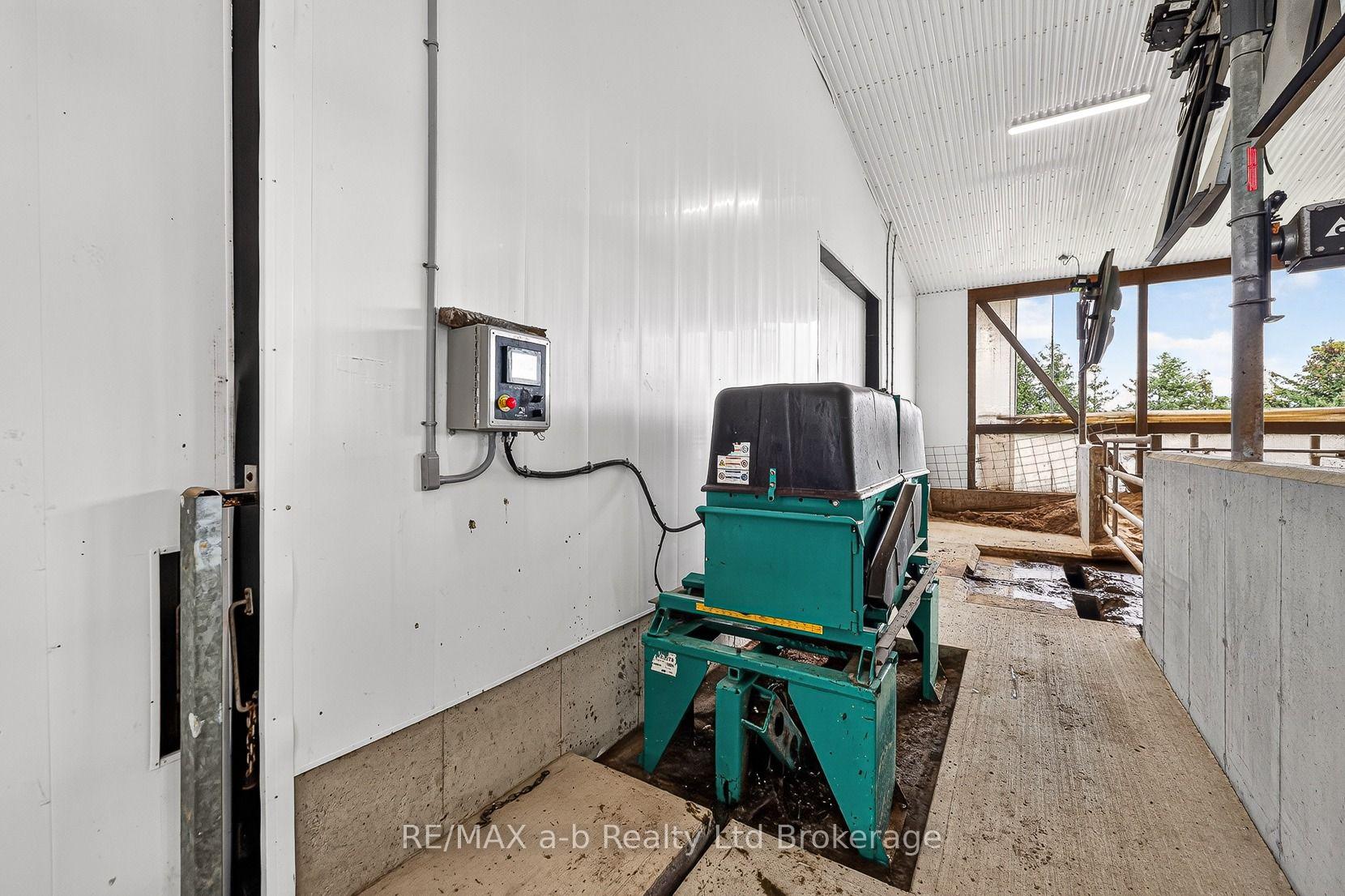 Photo 11 of 8806 Walkers Drive, Strathroy-Caradoc, Rural Strathroy-Caradoc — HOMEH