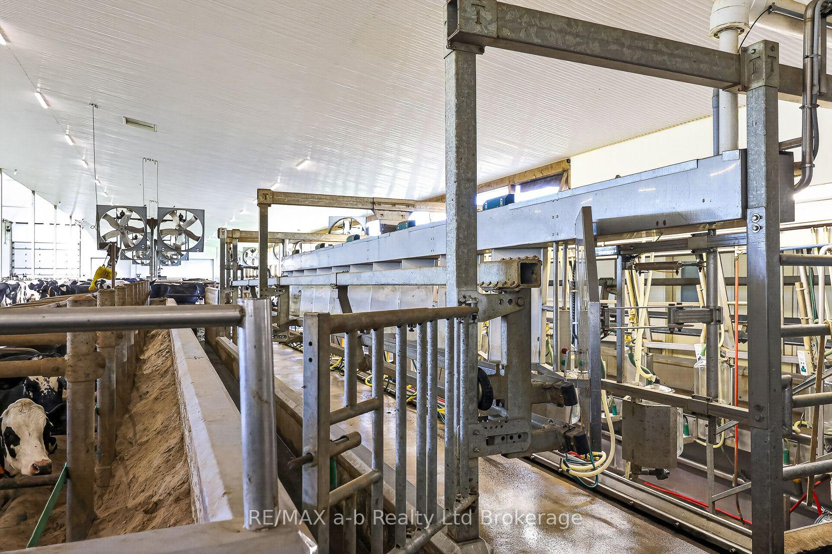 Photo 15 of 8806 Walkers Drive, Strathroy-Caradoc, Rural Strathroy-Caradoc — HOMEH
