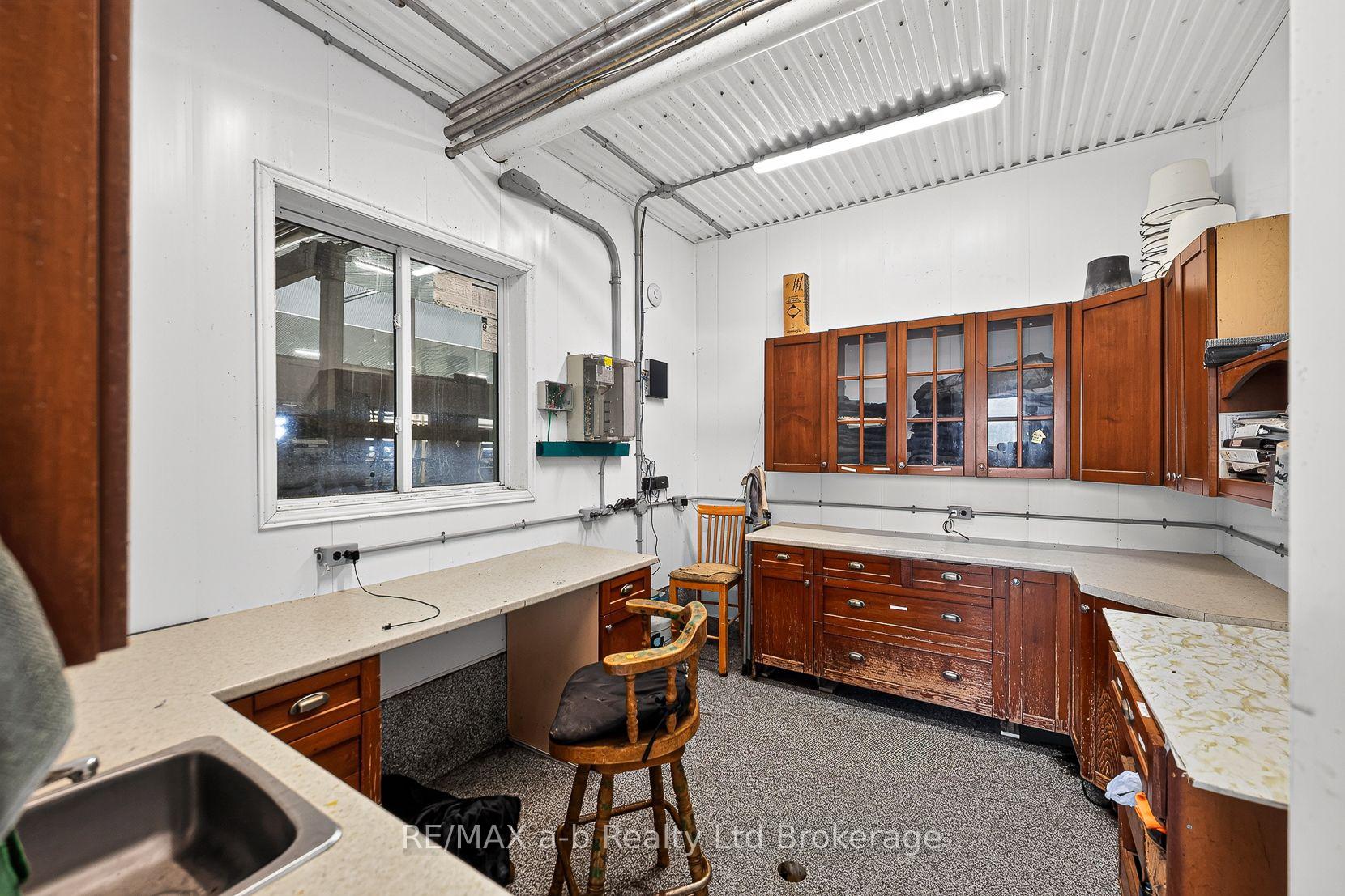 Photo 18 of 8806 Walkers Drive, Strathroy-Caradoc, Rural Strathroy-Caradoc — HOMEH