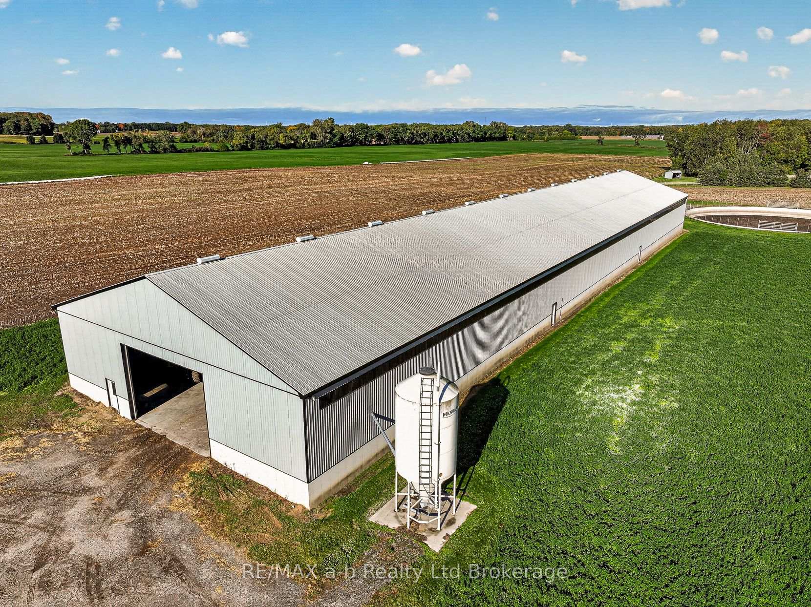 Photo 24 of 8806 Walkers Drive, Strathroy-Caradoc, Rural Strathroy-Caradoc — HOMEH