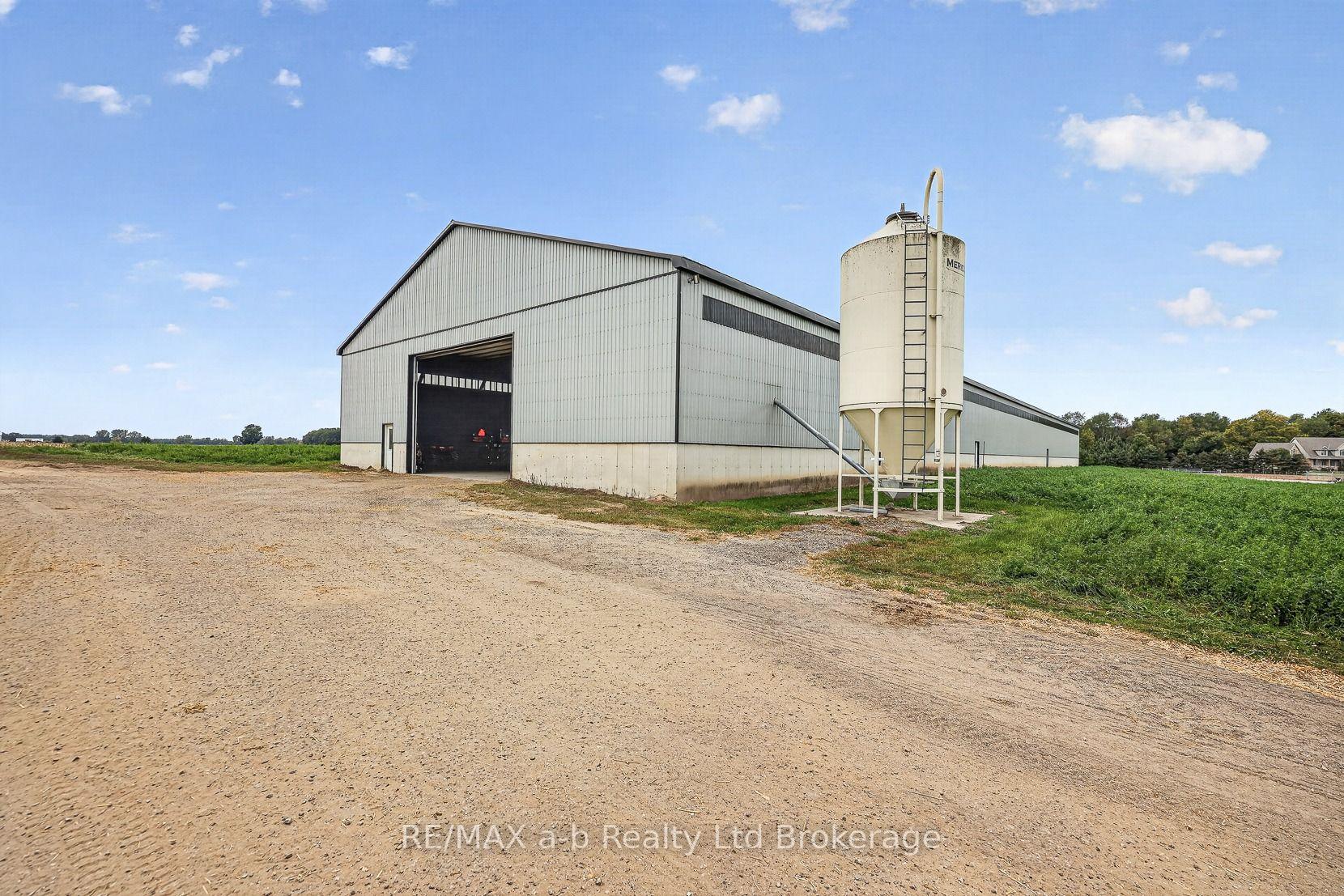Photo 26 of 8806 Walkers Drive, Strathroy-Caradoc, Rural Strathroy-Caradoc — HOMEH