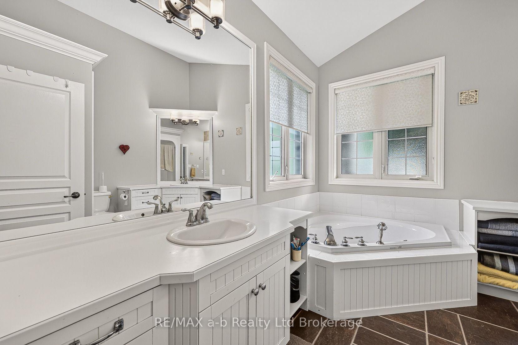 Photo 48 of 8806 Walkers Drive, Strathroy-Caradoc, Rural Strathroy-Caradoc — HOMEH