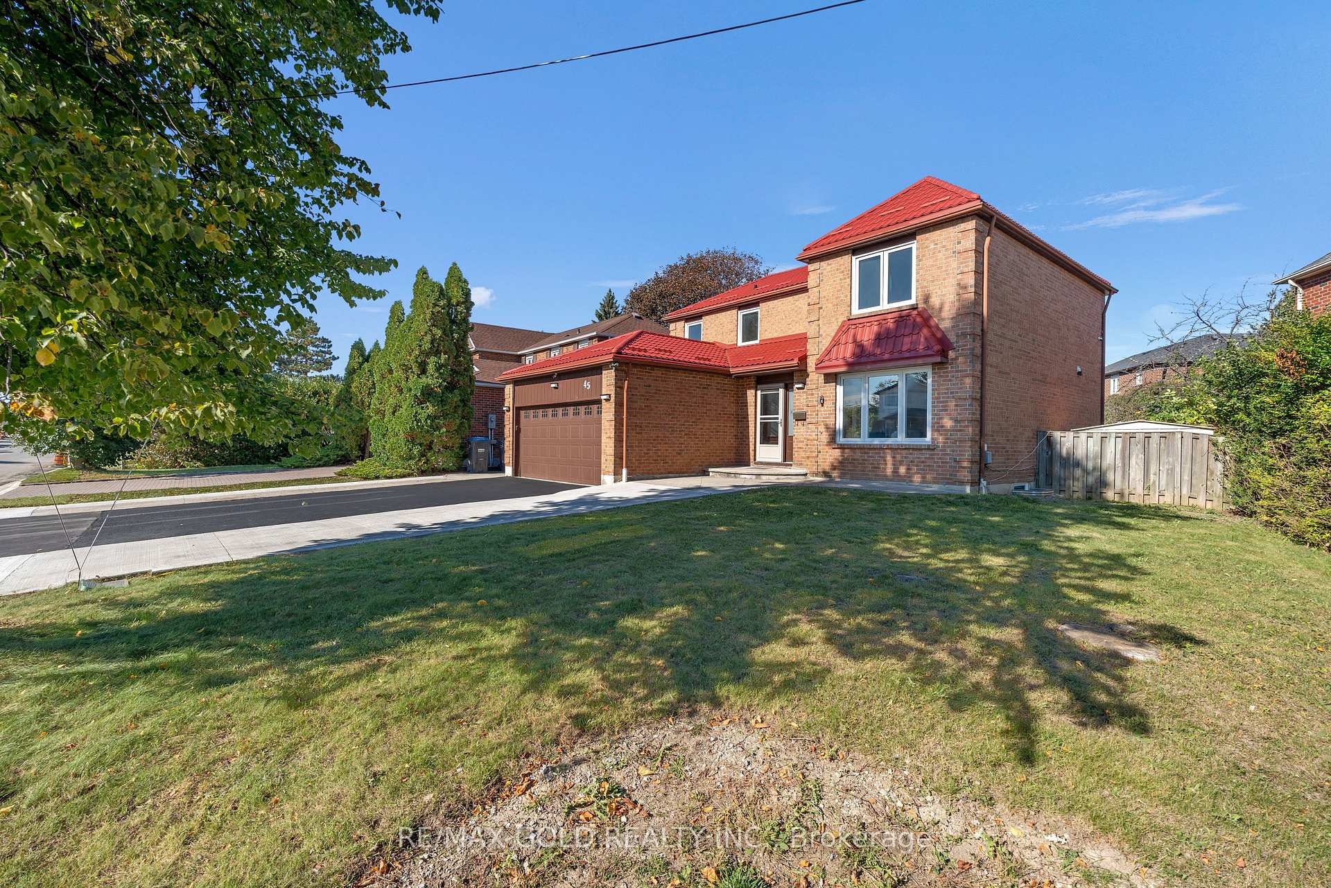 Photo 3 of 45 Parkside Drive, Brampton, Brampton South — HOMEH