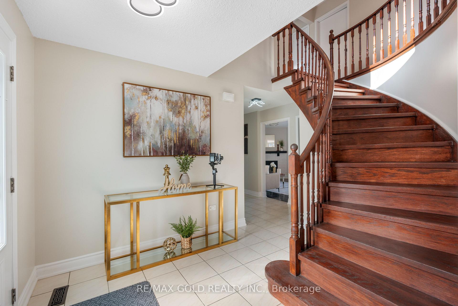 Photo 5 of 45 Parkside Drive, Brampton, Brampton South — HOMEH