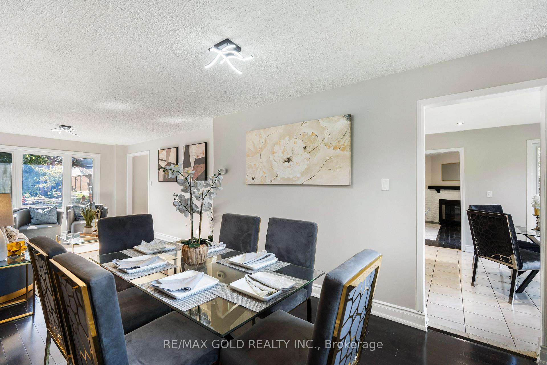 Photo 10 of 45 Parkside Drive, Brampton, Brampton South — HOMEH