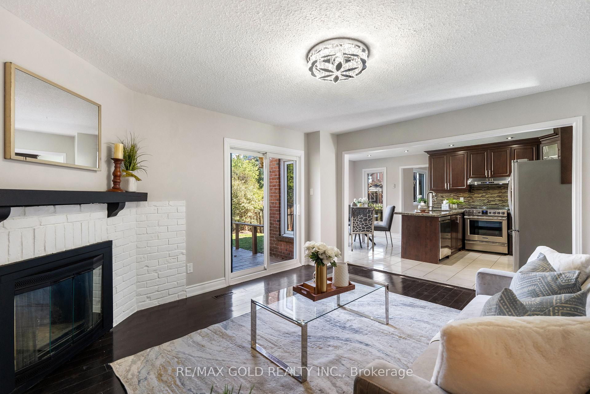 Photo 12 of 45 Parkside Drive, Brampton, Brampton South — HOMEH
