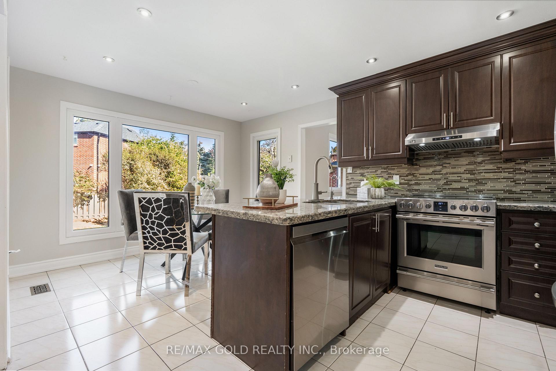 Photo 14 of 45 Parkside Drive, Brampton, Brampton South — HOMEH