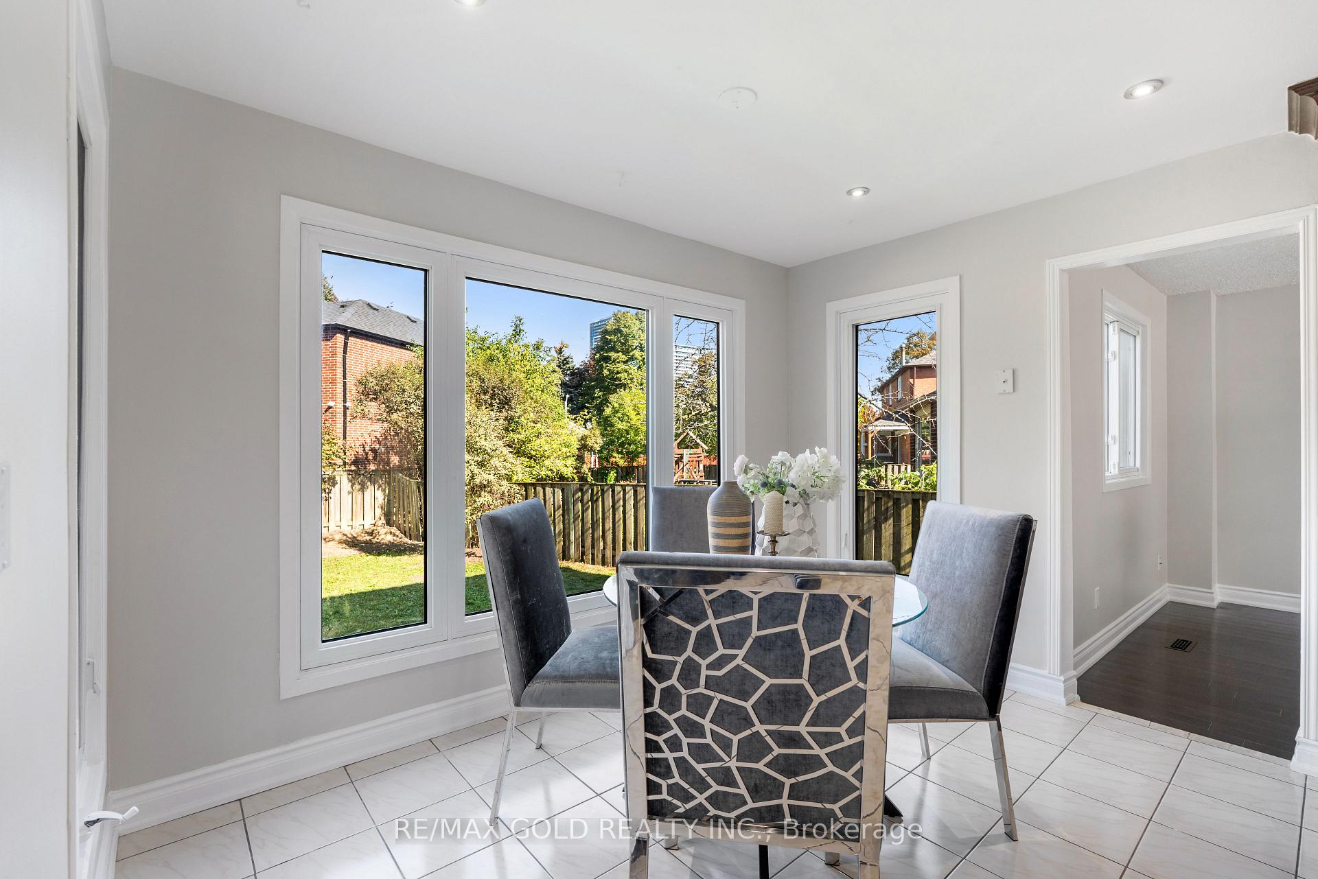 Photo 17 of 45 Parkside Drive, Brampton, Brampton South — HOMEH