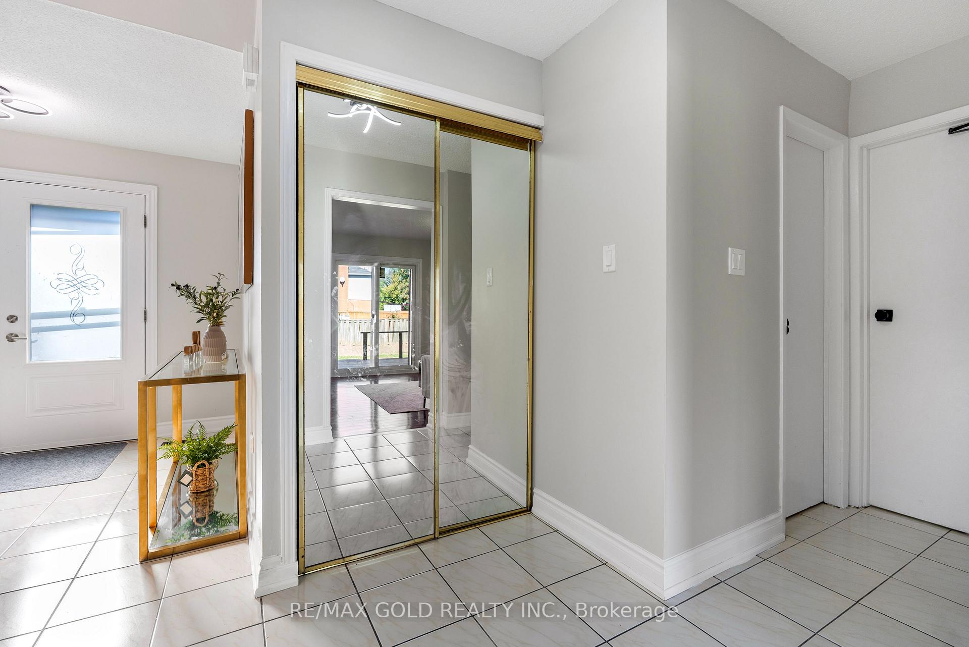 Photo 18 of 45 Parkside Drive, Brampton, Brampton South — HOMEH