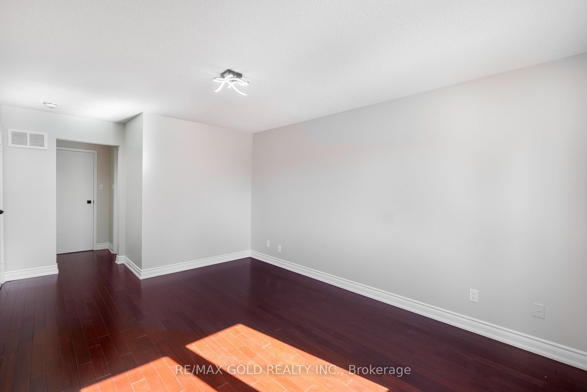 Photo 24 of 45 Parkside Drive, Brampton, Brampton South — HOMEH