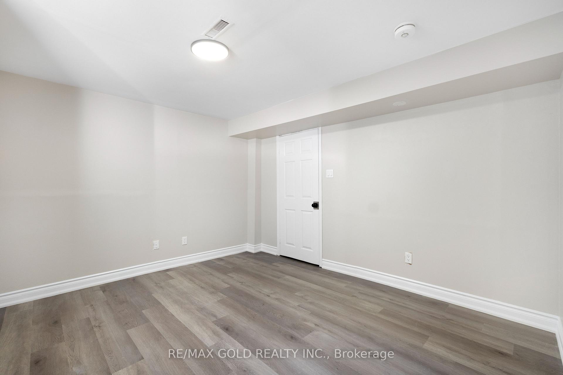 Photo 38 of 45 Parkside Drive, Brampton, Brampton South — HOMEH