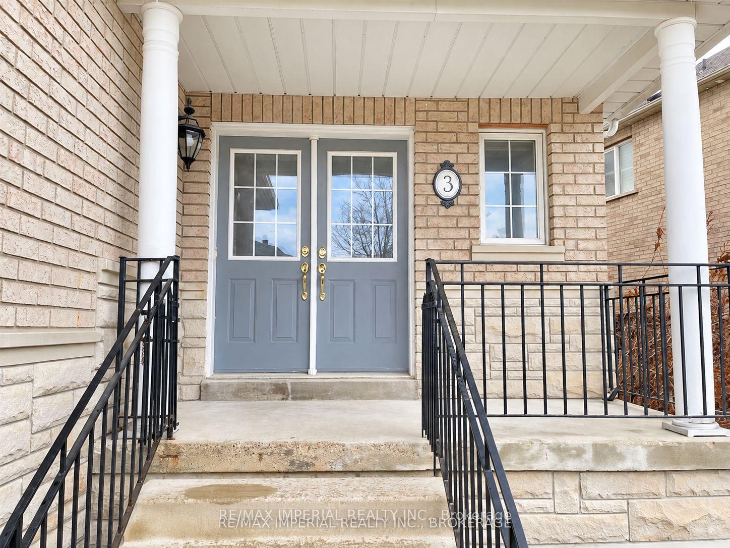 Photo 2 of 3 Vitlor Drive, Richmond Hill, Oak Ridges — HOMEH