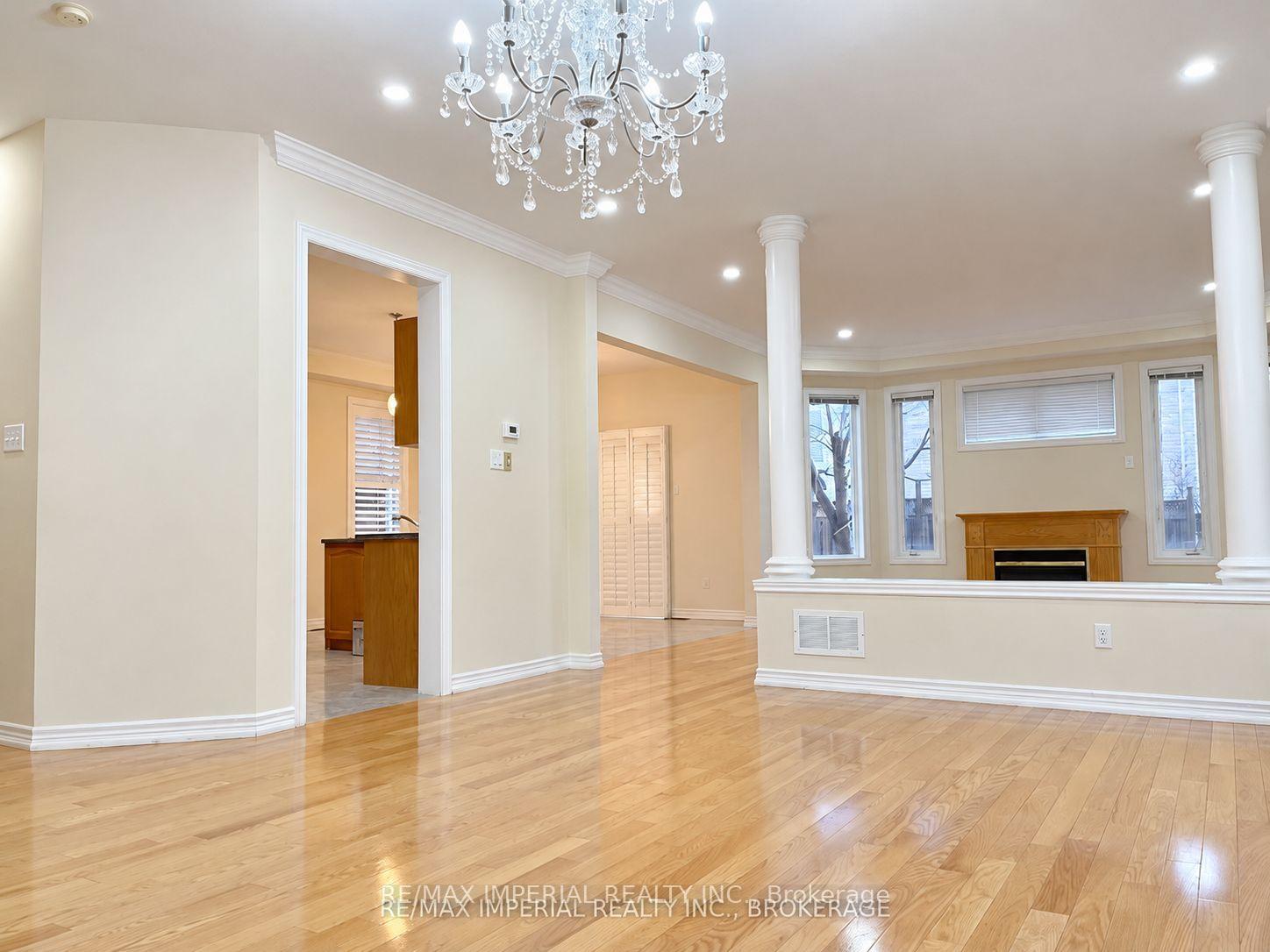Photo 4 of 3 Vitlor Drive, Richmond Hill, Oak Ridges — HOMEH