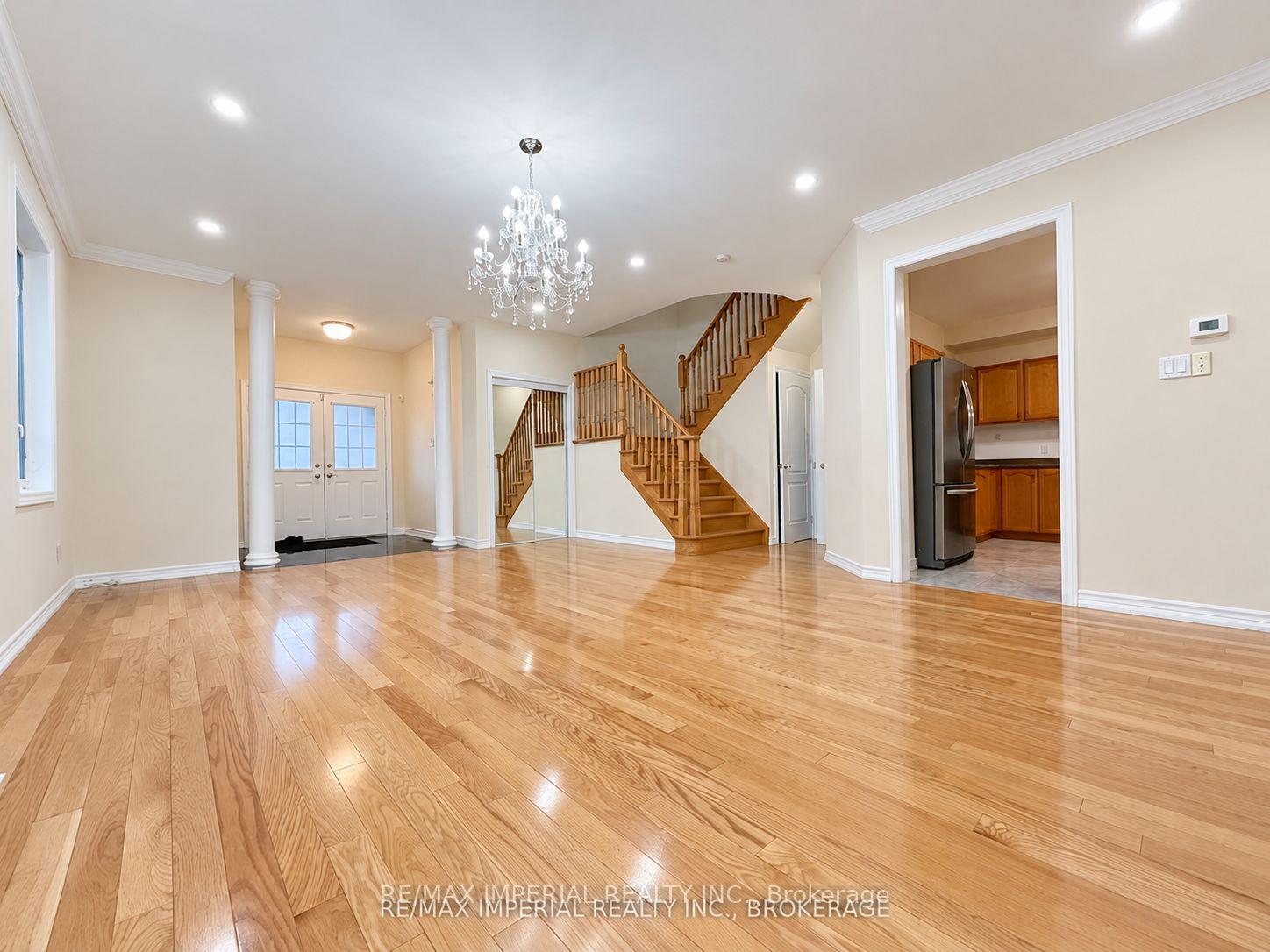 Photo 6 of 3 Vitlor Drive, Richmond Hill, Oak Ridges — HOMEH