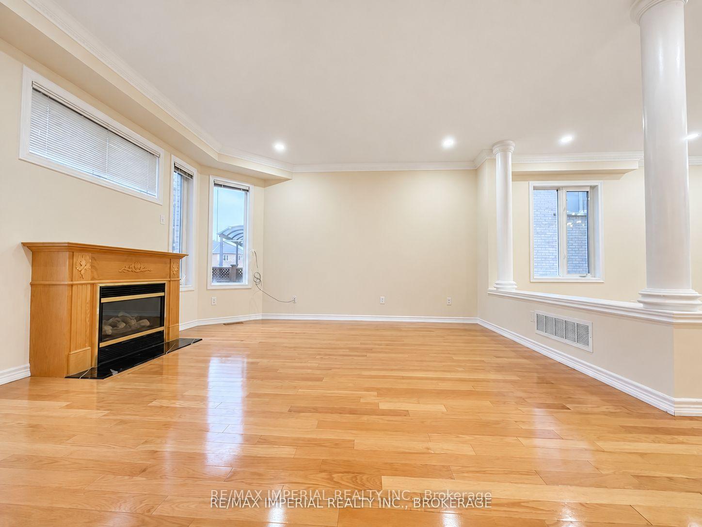 Photo 8 of 3 Vitlor Drive, Richmond Hill, Oak Ridges — HOMEH