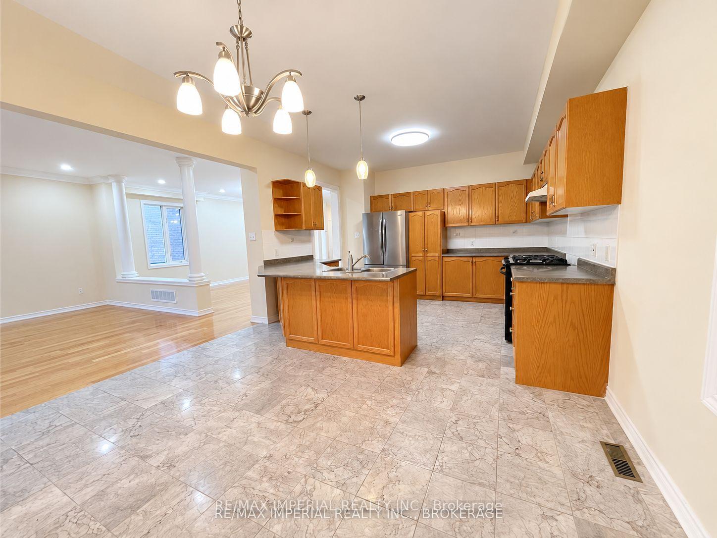 Photo 11 of 3 Vitlor Drive, Richmond Hill, Oak Ridges — HOMEH