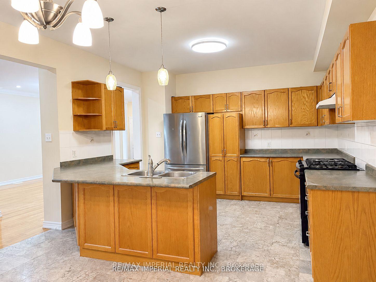 Photo 12 of 3 Vitlor Drive, Richmond Hill, Oak Ridges — HOMEH