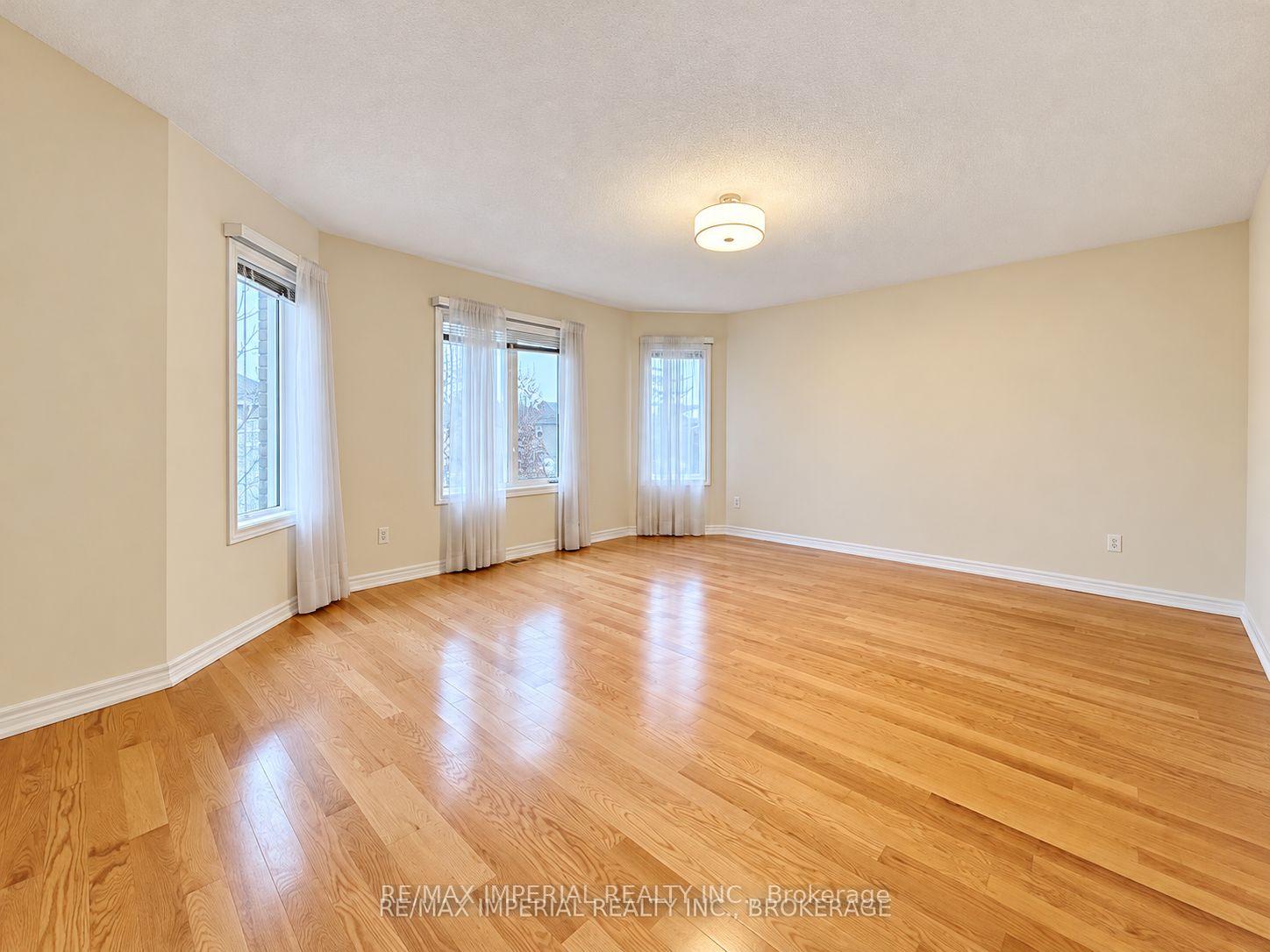 Photo 17 of 3 Vitlor Drive, Richmond Hill, Oak Ridges — HOMEH