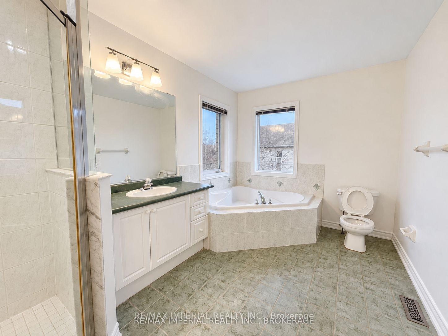 Photo 19 of 3 Vitlor Drive, Richmond Hill, Oak Ridges — HOMEH