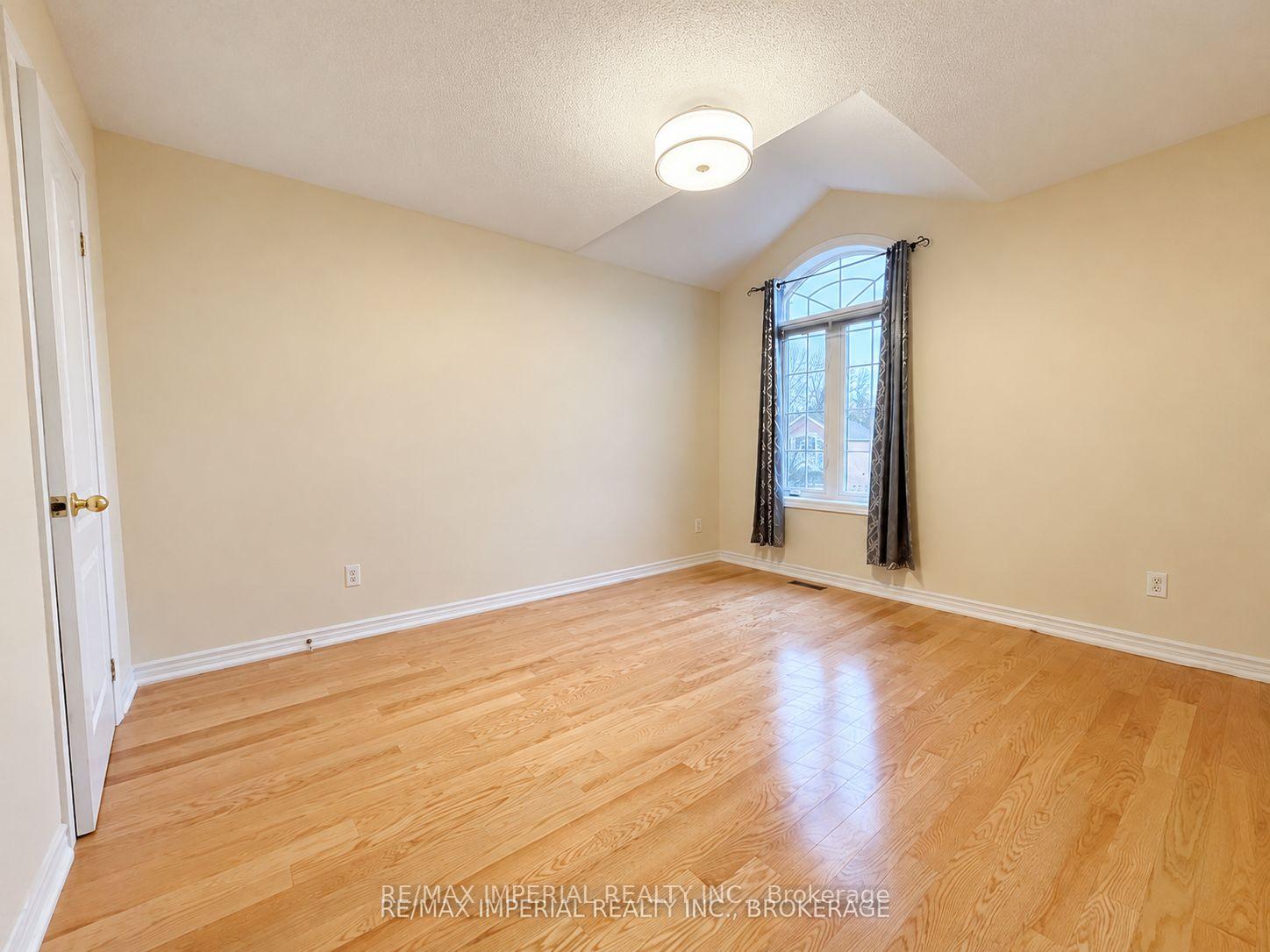 Photo 23 of 3 Vitlor Drive, Richmond Hill, Oak Ridges — HOMEH