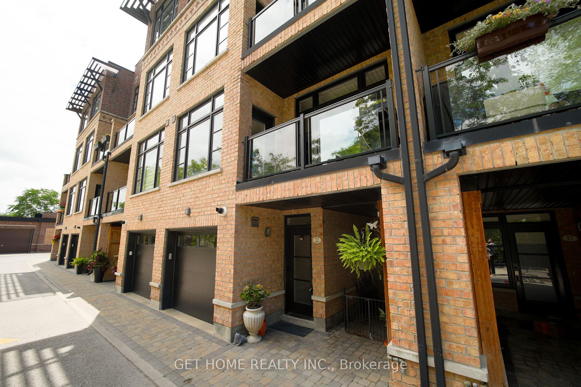 Photo 2 of Unit 22, 8169 Kipling Avenue E, Vaughan, West Woodbridge — HOMEH