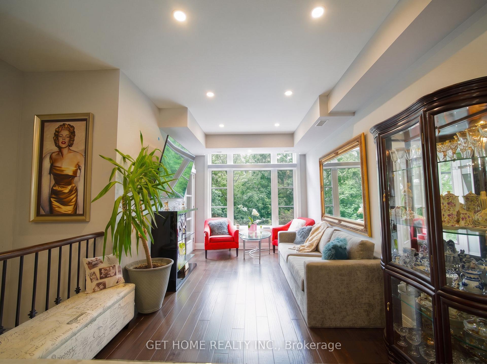Photo 6 of Unit 22, 8169 Kipling Avenue E, Vaughan, West Woodbridge — HOMEH
