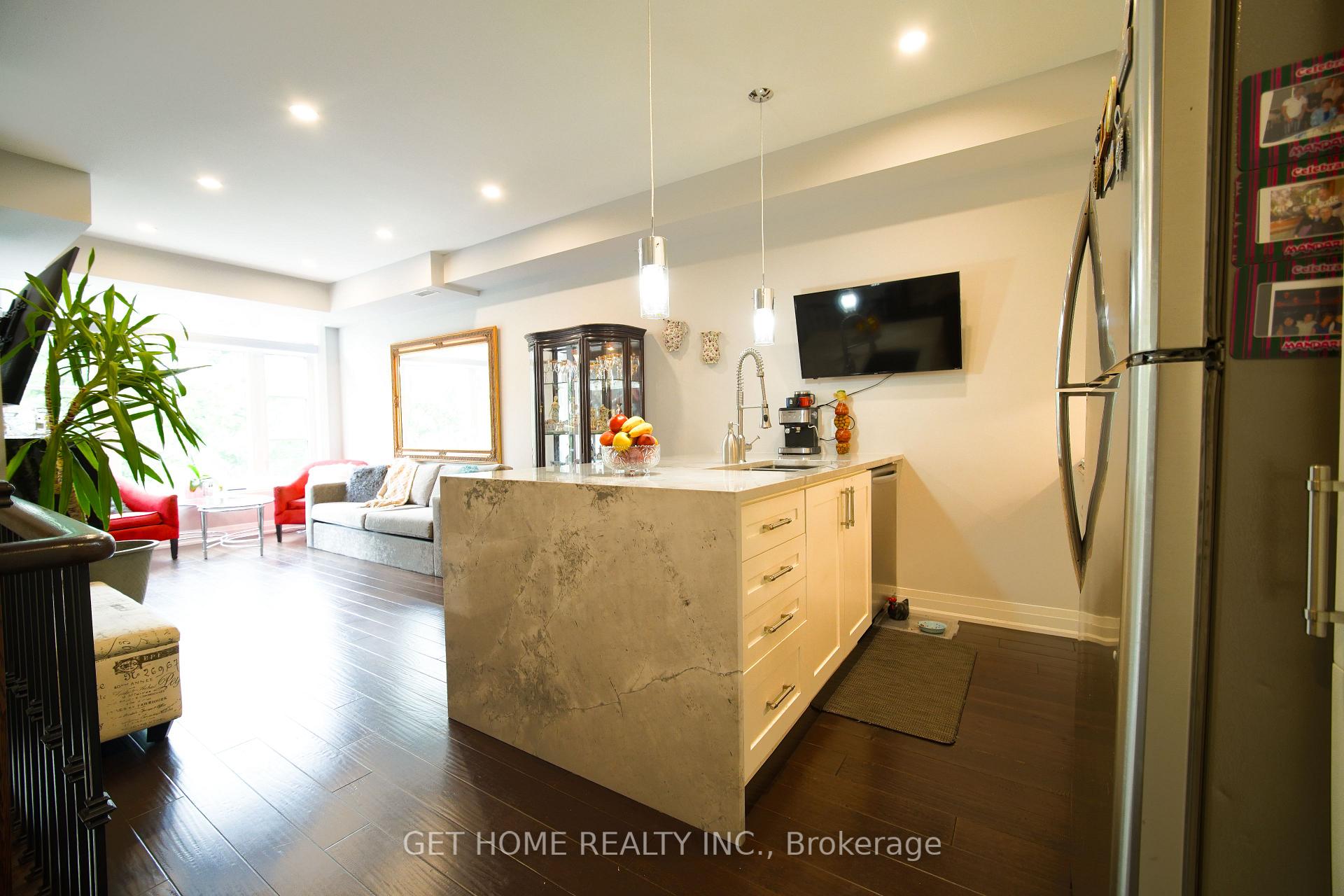 Photo 9 of Unit 22, 8169 Kipling Avenue E, Vaughan, West Woodbridge — HOMEH