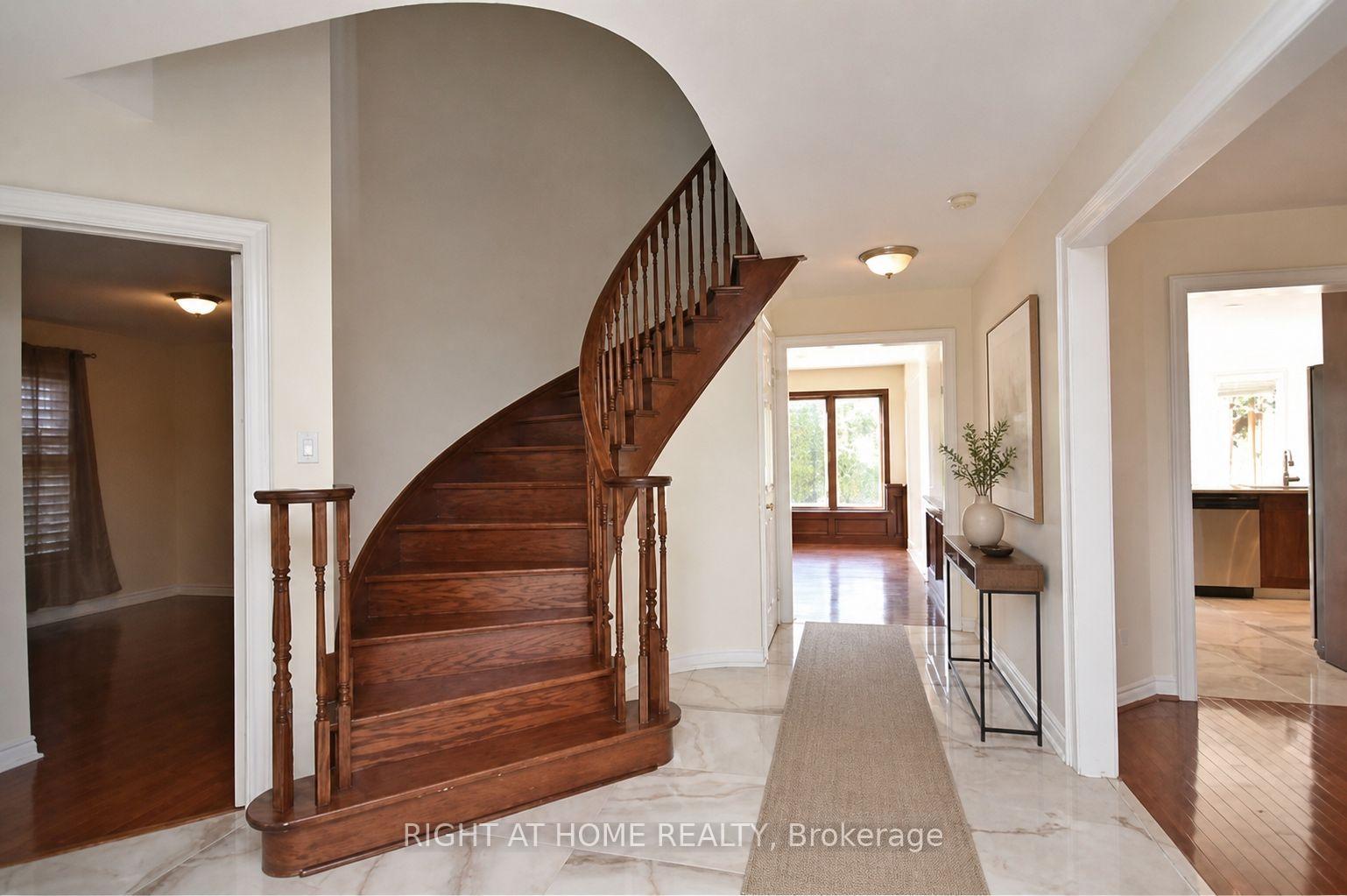 Photo 3 of 1466 Bayshire Drive, Oakville, Joshua Creek — HOMEH