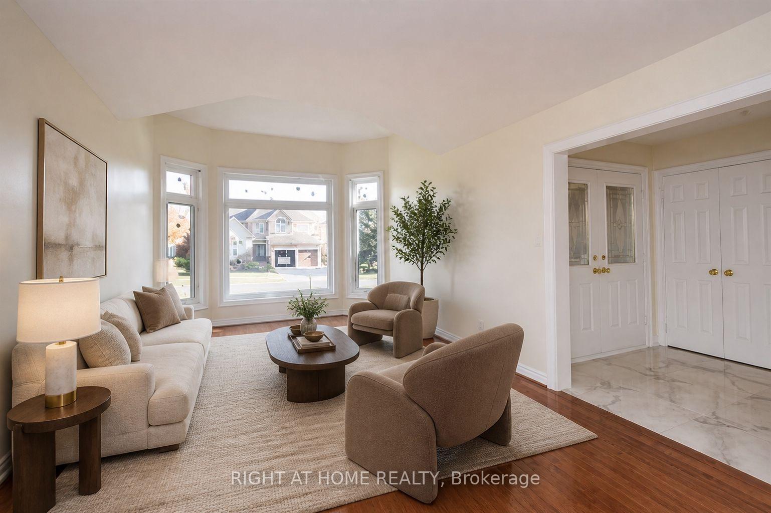 Photo 4 of 1466 Bayshire Drive, Oakville, Joshua Creek — HOMEH