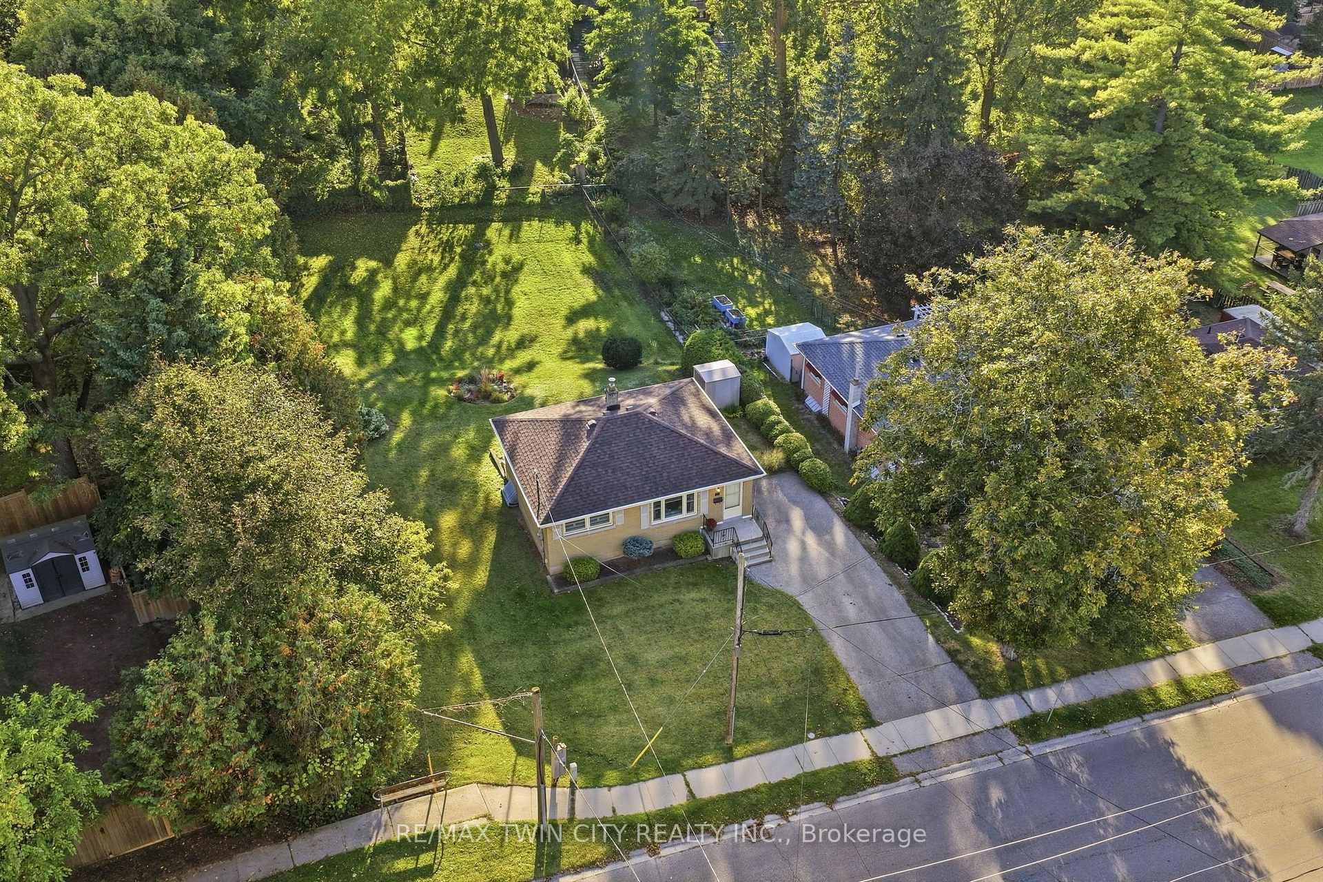 Photo 2 of 21 Hillcrest Avenue, Brantford, Old West Brant — HOMEH