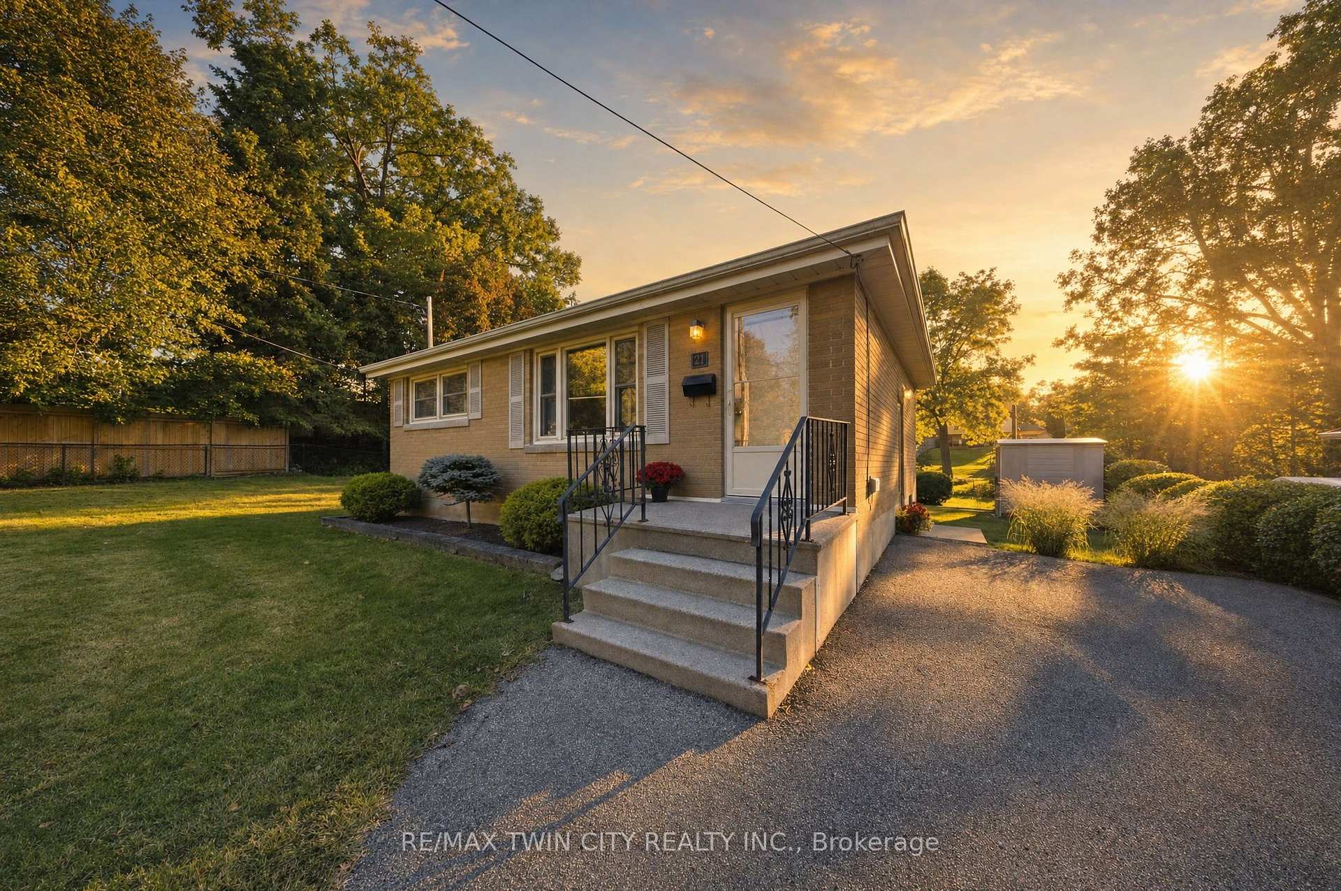Photo 4 of 21 Hillcrest Avenue, Brantford, Old West Brant — HOMEH