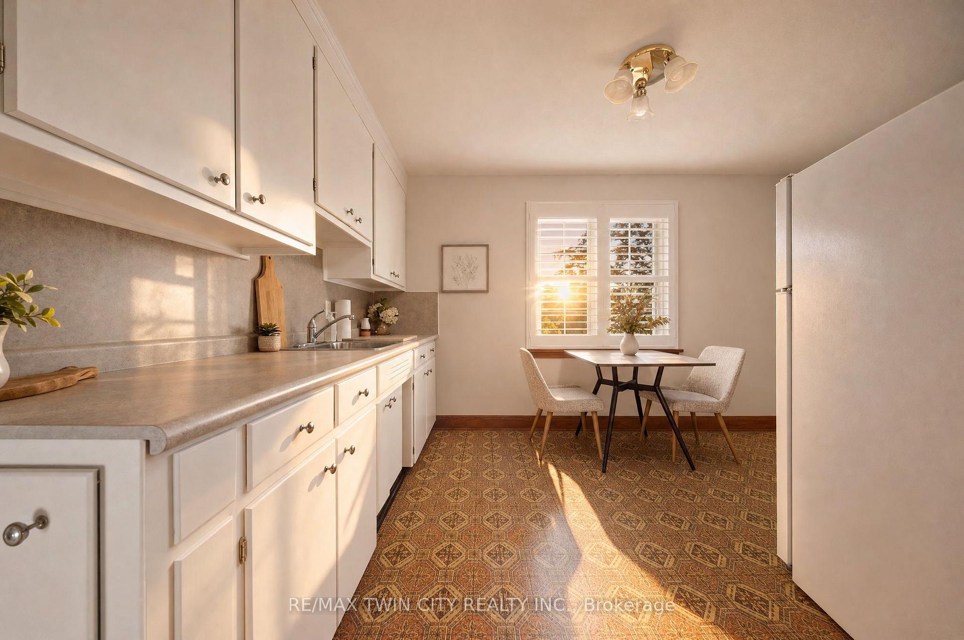 Photo 9 of 21 Hillcrest Avenue, Brantford, Old West Brant — HOMEH