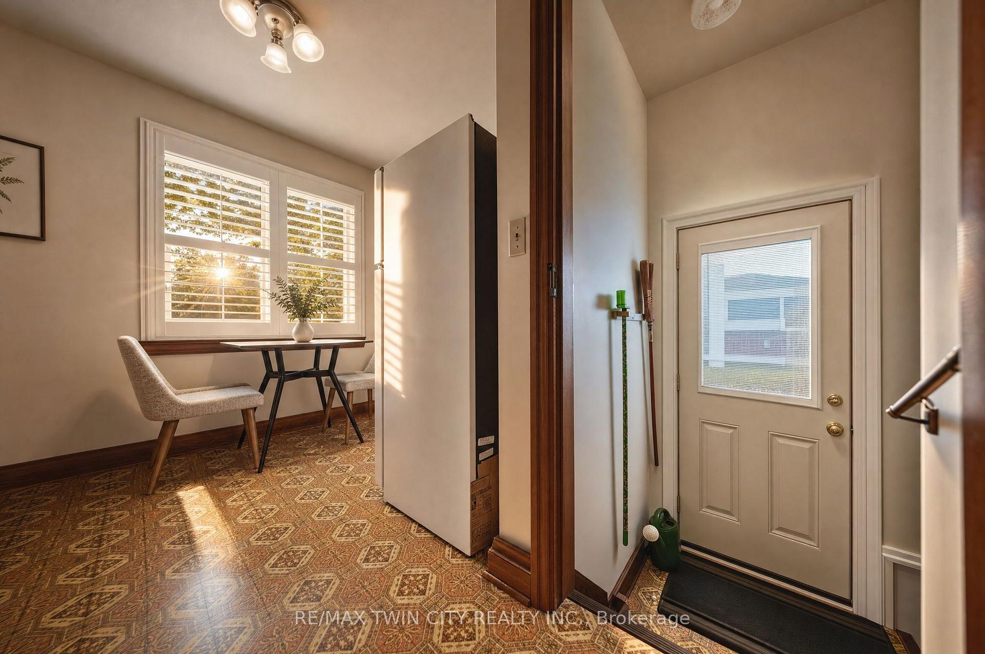 Photo 18 of 21 Hillcrest Avenue, Brantford, Old West Brant — HOMEH