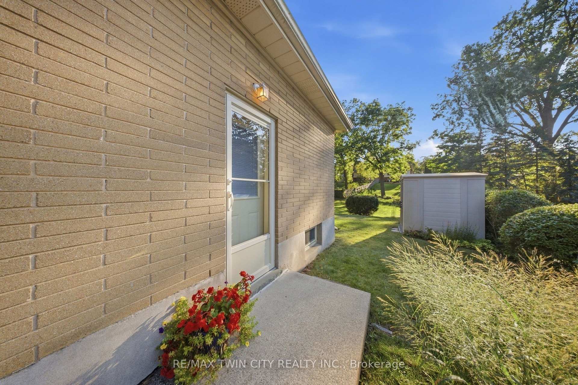 Photo 21 of 21 Hillcrest Avenue, Brantford, Old West Brant — HOMEH