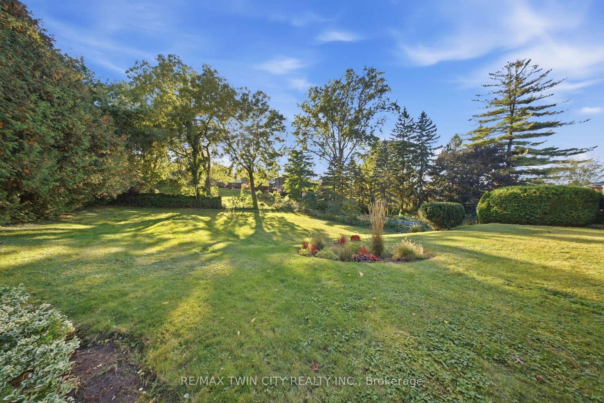 Photo 23 of 21 Hillcrest Avenue, Brantford, Old West Brant — HOMEH