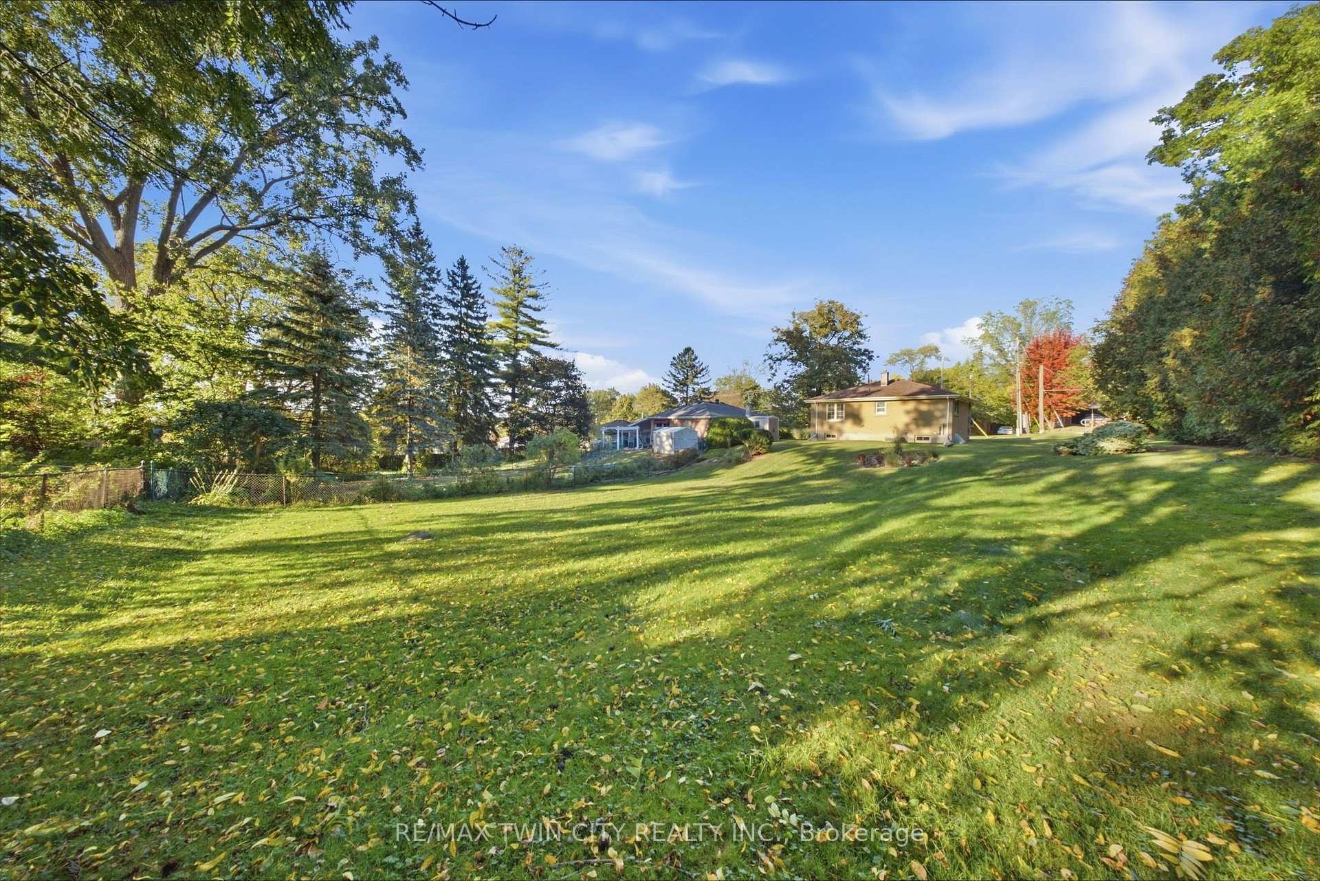 Photo 24 of 21 Hillcrest Avenue, Brantford, Old West Brant — HOMEH