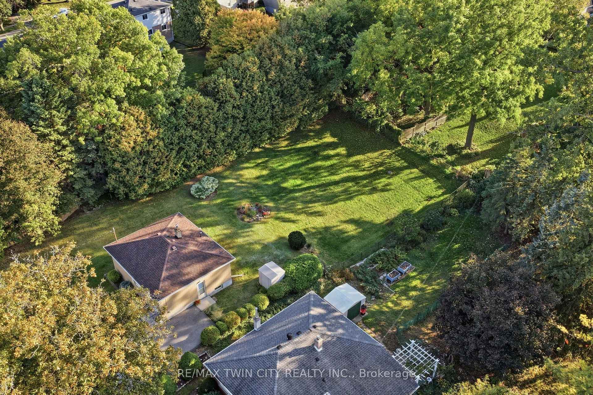 Photo 25 of 21 Hillcrest Avenue, Brantford, Old West Brant — HOMEH