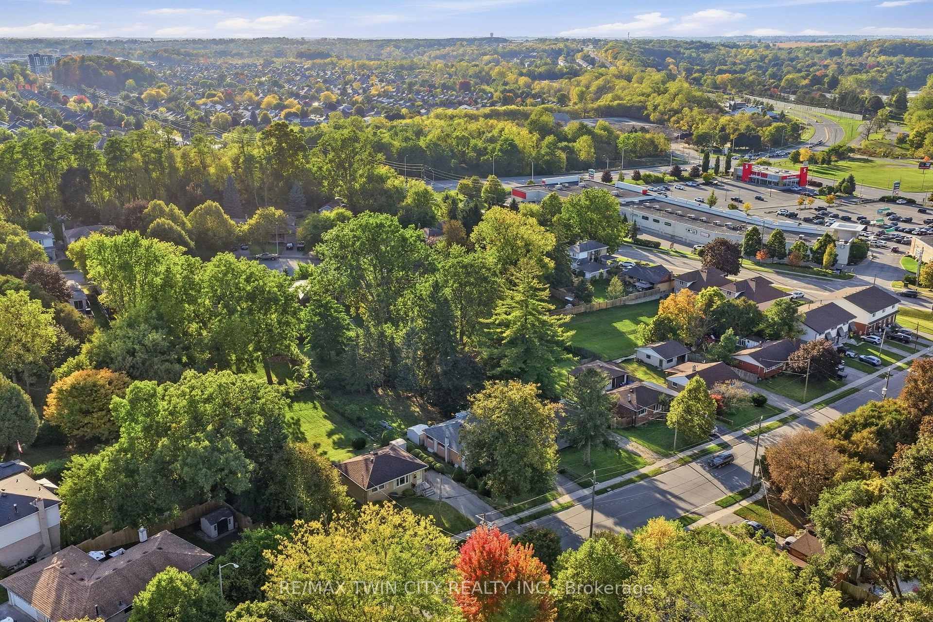 Photo 26 of 21 Hillcrest Avenue, Brantford, Old West Brant — HOMEH