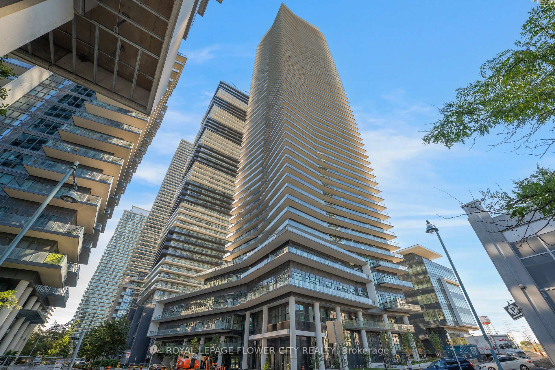 Photo 4 of Unit PH404, 38 Annie Craig Drive, Etobicoke, Mimico — HOMEH