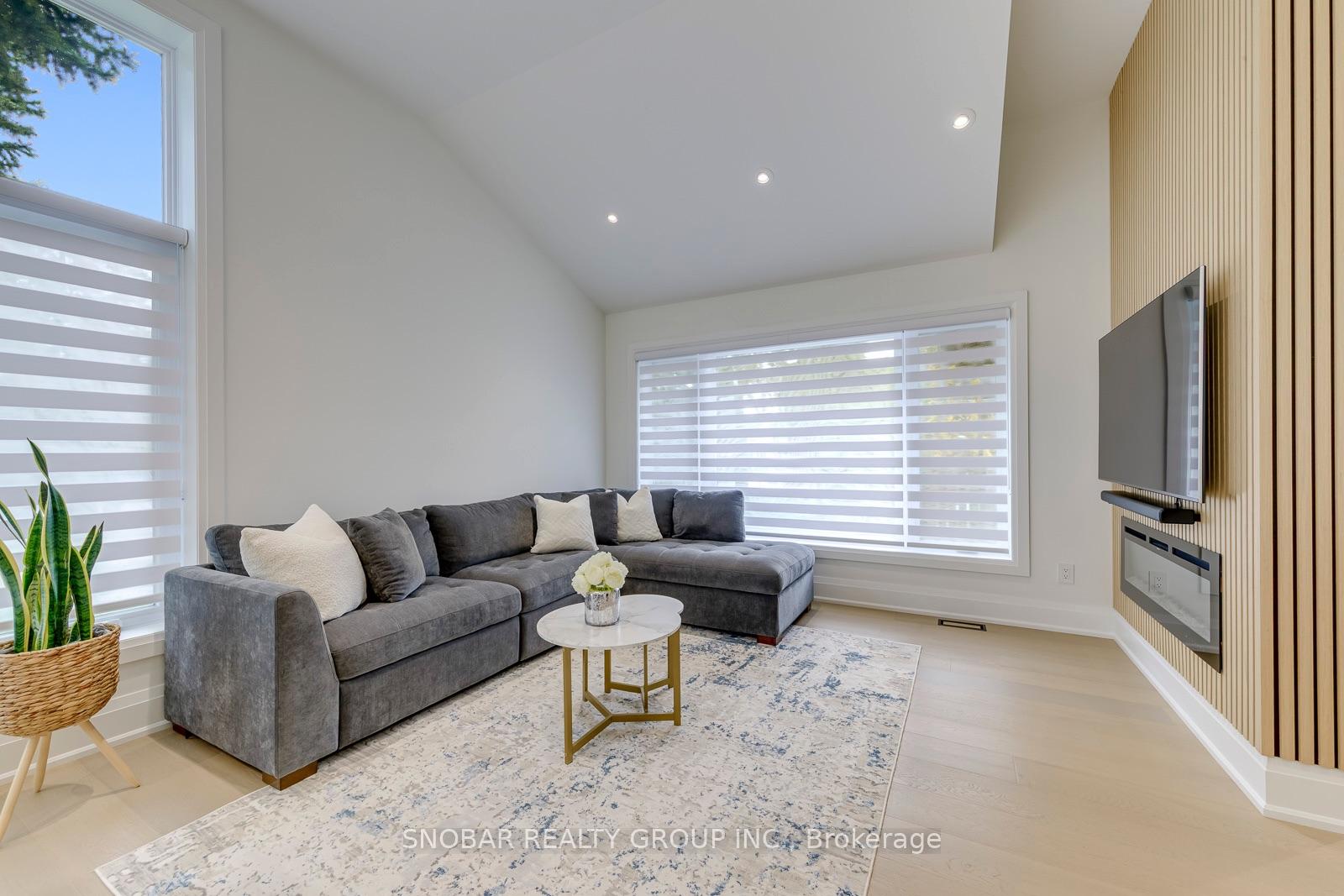 Photo 5 of 23 Mitre Place, Etobicoke, Kingsview Village-The Westway — HOMEH