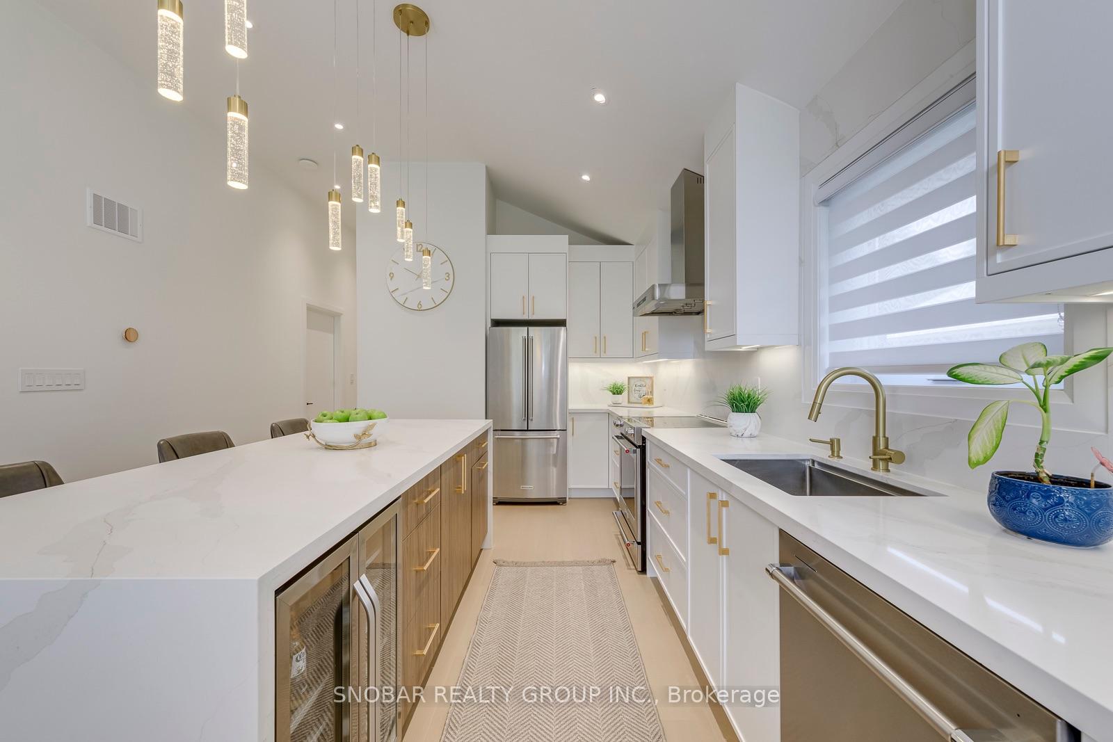 Photo 10 of 23 Mitre Place, Etobicoke, Kingsview Village-The Westway — HOMEH
